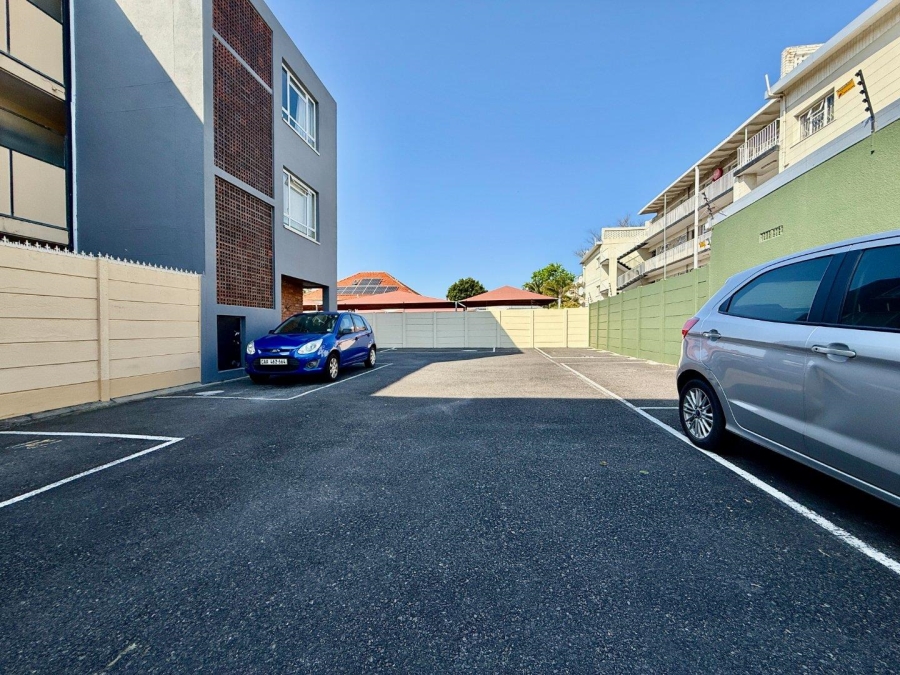 2 Bedroom Property for Sale in Harfield Village Western Cape